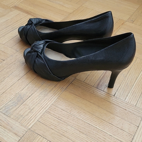 Black peep-toe heels - Picture 2 of 4